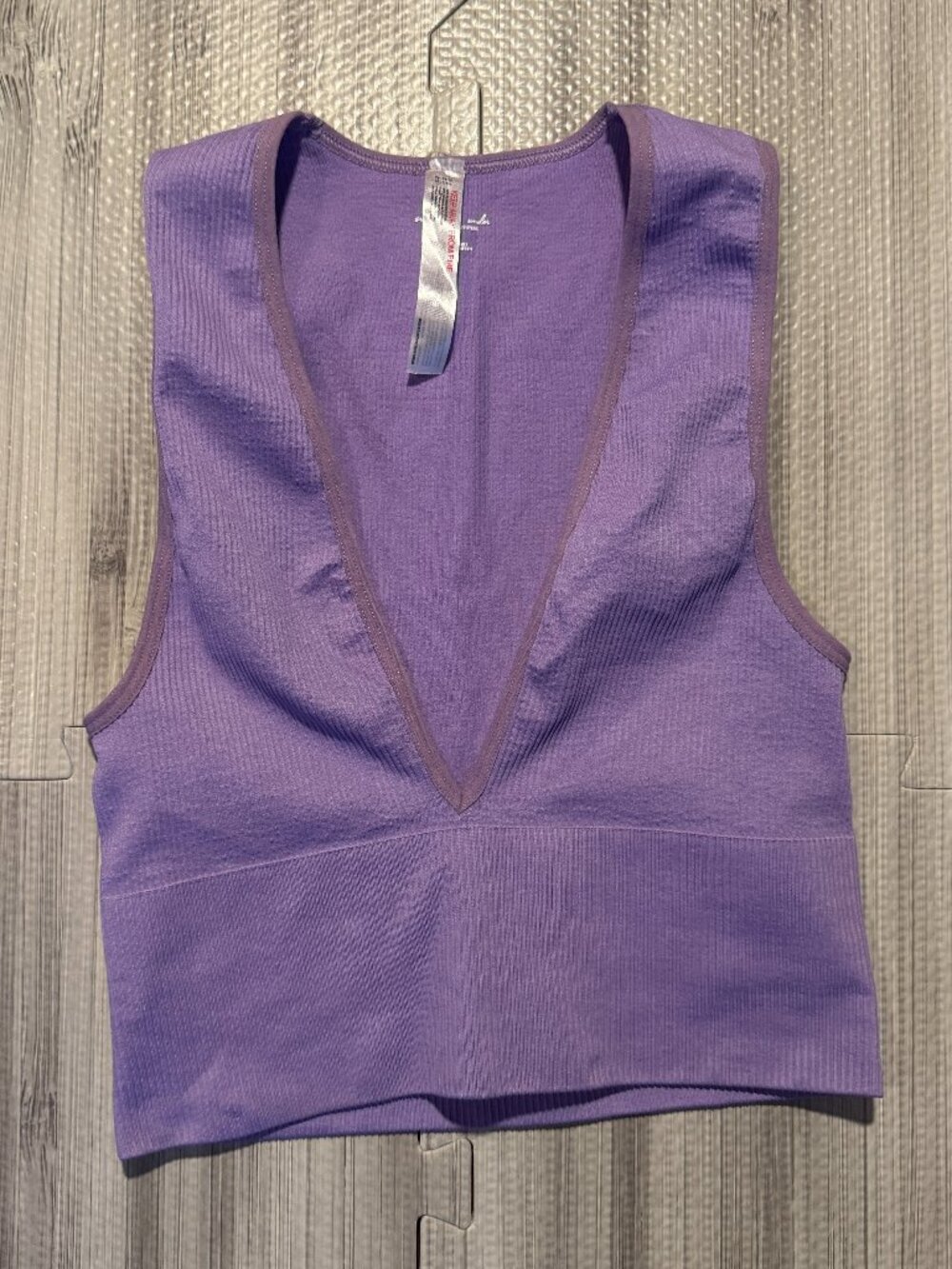 Out From Under Urban Outfitters Women's‎ Hailey Seamless Plunge Cropped Tank Top